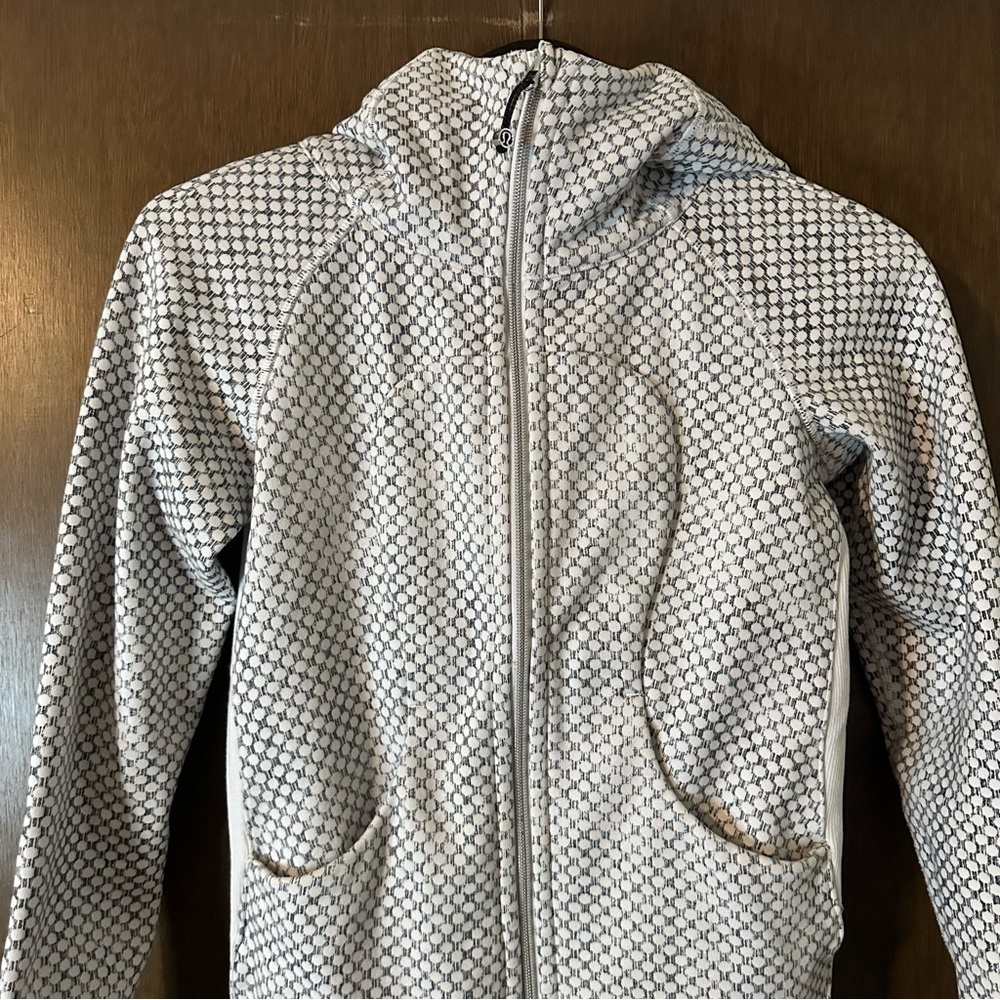 Lululemon Scuba Hoodie III Dottie Eyelet White Black Grey Sz 4 Fleece Activewear - Picture 7 of 14
